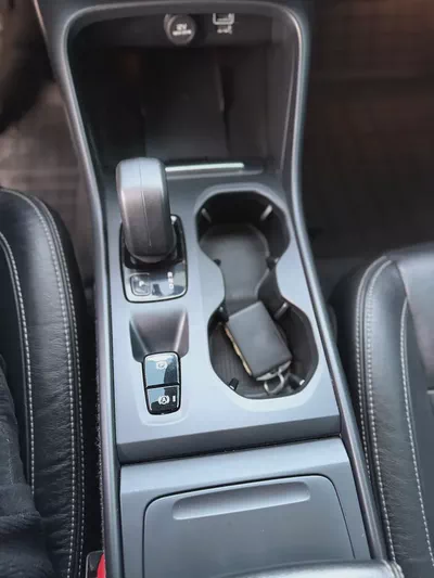 Volvo XC40 T4 Momentum 2022 American Specs-11