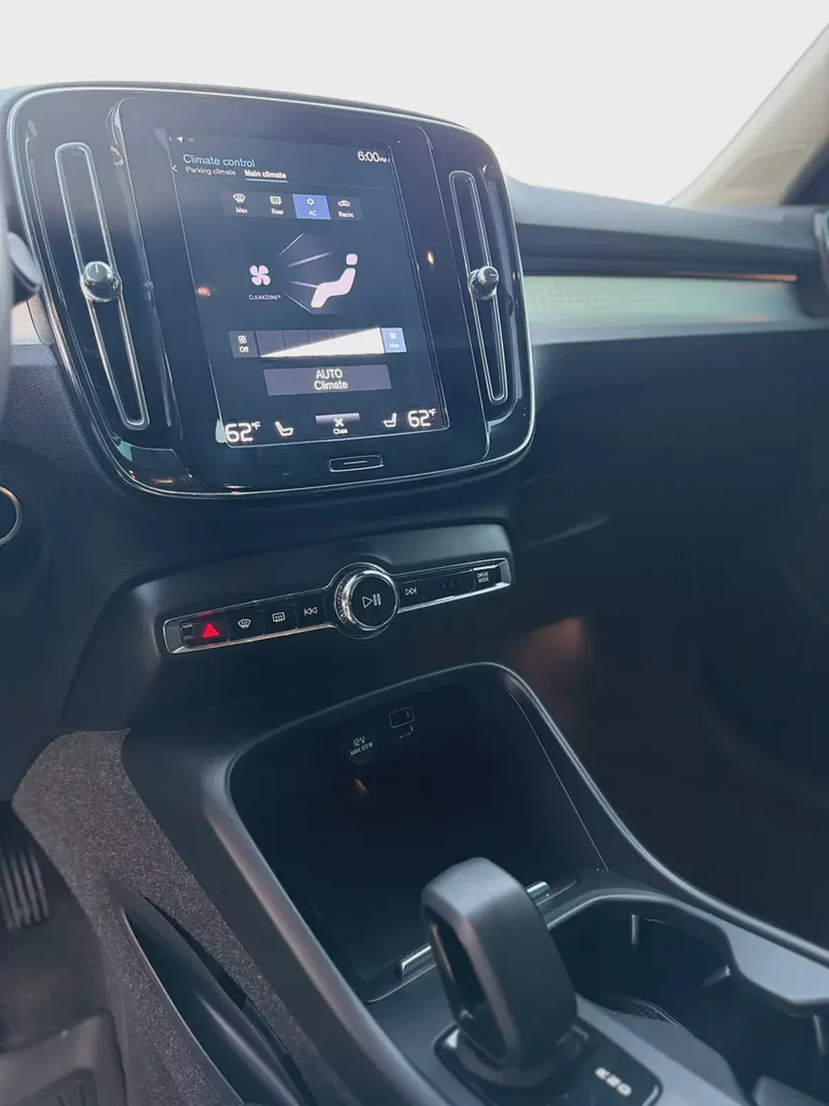 Volvo XC40 T4 Momentum 2022 American Specs-8-8