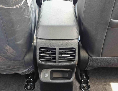 Kia Seltos CVT LUXURY/ DUAL TONE WITH BLACK ROOF / PANORAMIC ROOF/ 1.5L V4 PETROL CHINES SPECS-2
