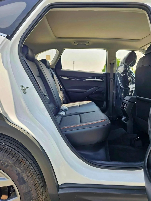 Kia Seltos CVT LUXURY/ DUAL TONE WITH BLACK ROOF / PANORAMIC ROOF/ 1.5L V4 PETROL CHINES SPECS