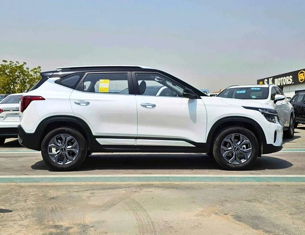 Kia Seltos CVT LUXURY/ DUAL TONE WITH BLACK ROOF / PANORAMIC ROOF/ 1.5L V4 PETROL CHINES SPECS