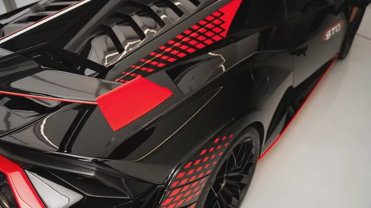 2021 LAMBORGHINI HURACAN STO-13-13