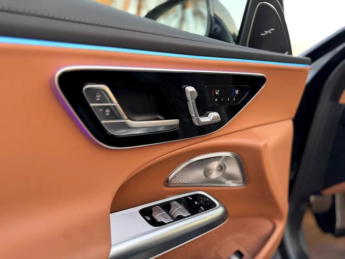 Mercedes-Benz E-Class E 300-7-7
