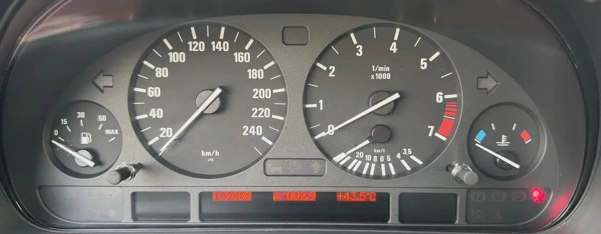 BMW525I 2000 - Japan Import - Clean Title-14-14