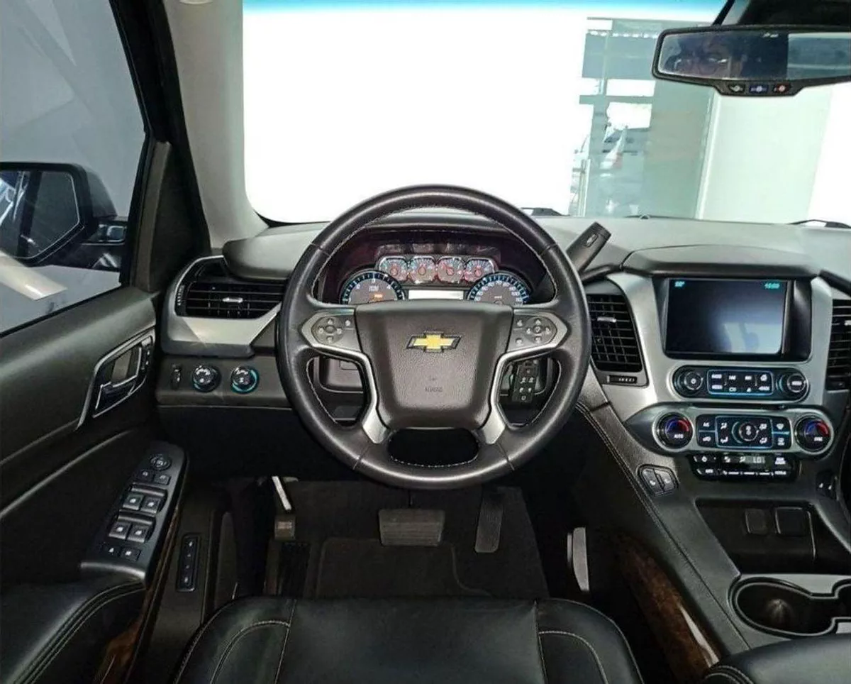 Chevrolet Suburban LT SR/NAV/DVD/COOL BOX LT SUNROOF  8CYL- 5.3L USA SPECIFICATION-ORIGINAL PAINT/ CLEAN TITLE-7-0