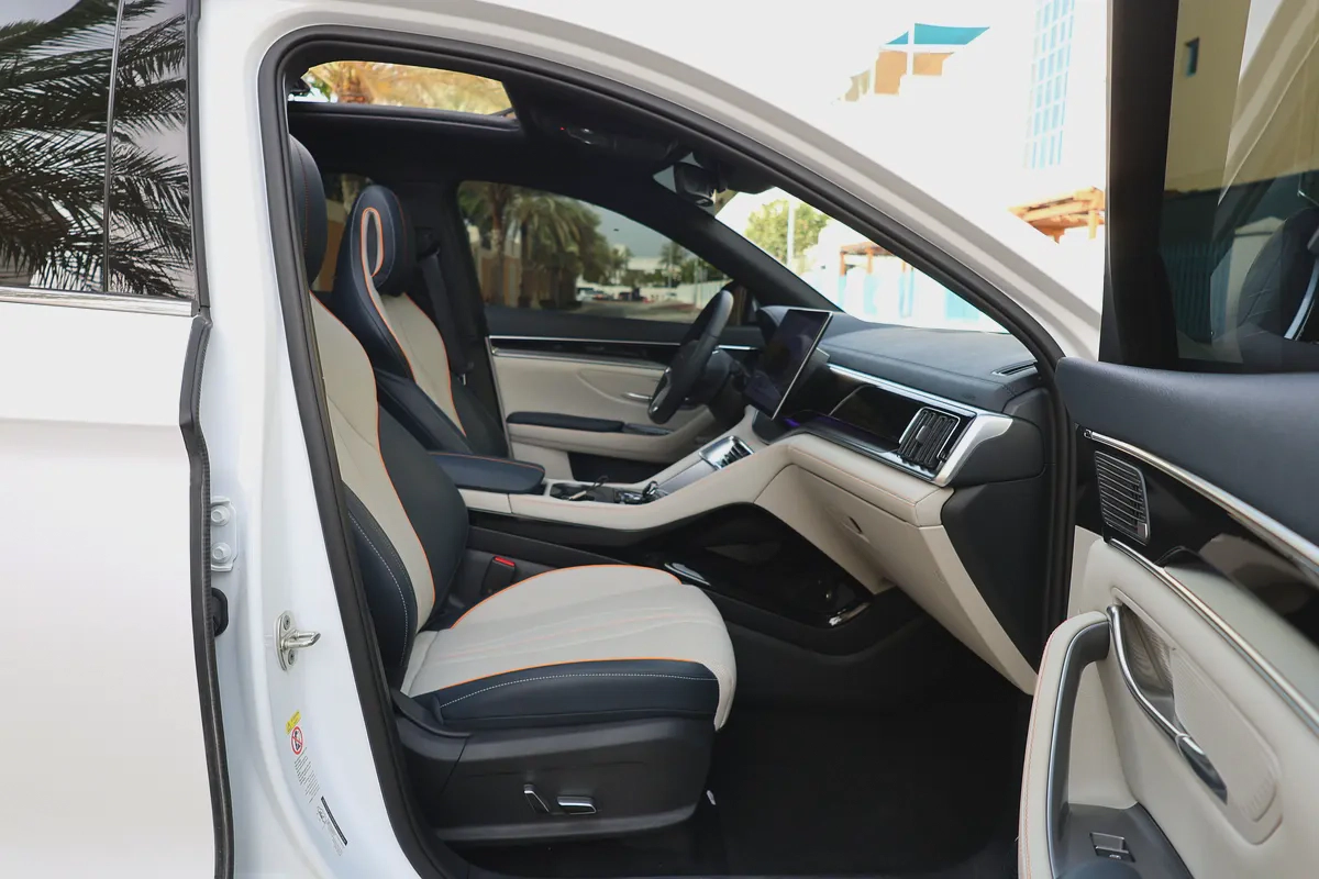 YD SONG PLUS PREMIUBM - 6YRS WARRANTY / 45,000 KM SERVICE - 8YRS BATTERY WARRANTY - GCC SPECS --17-17
