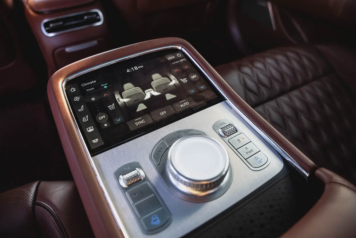 2023 Genesis G90 Royal LWB GCC Specs 3.5L V6 Low Mileage
