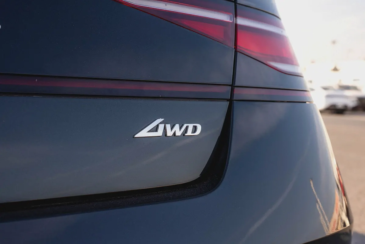 2023 Genesis G90 Royal LWB GCC Specs 3.5L V6 Low Mileage