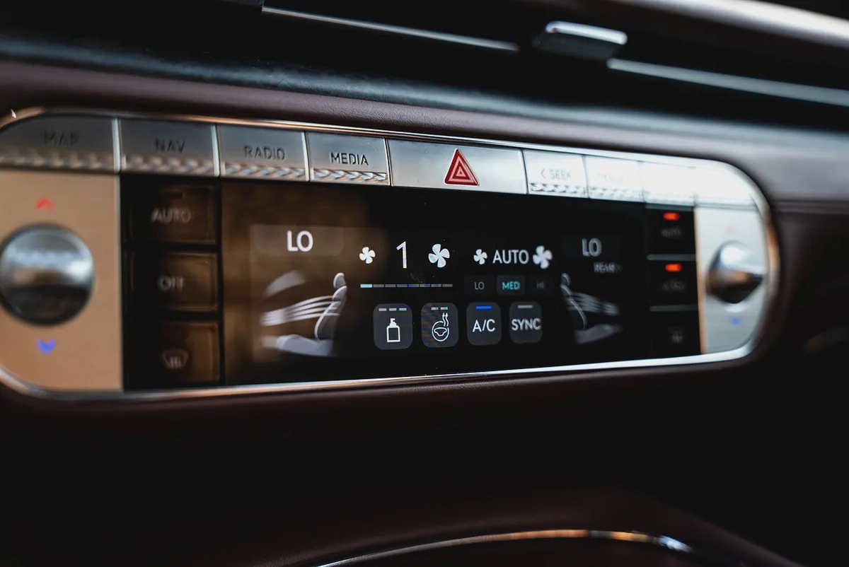 2023 Genesis G90 Royal LWB GCC Specs 3.5L V6 Low Mileage