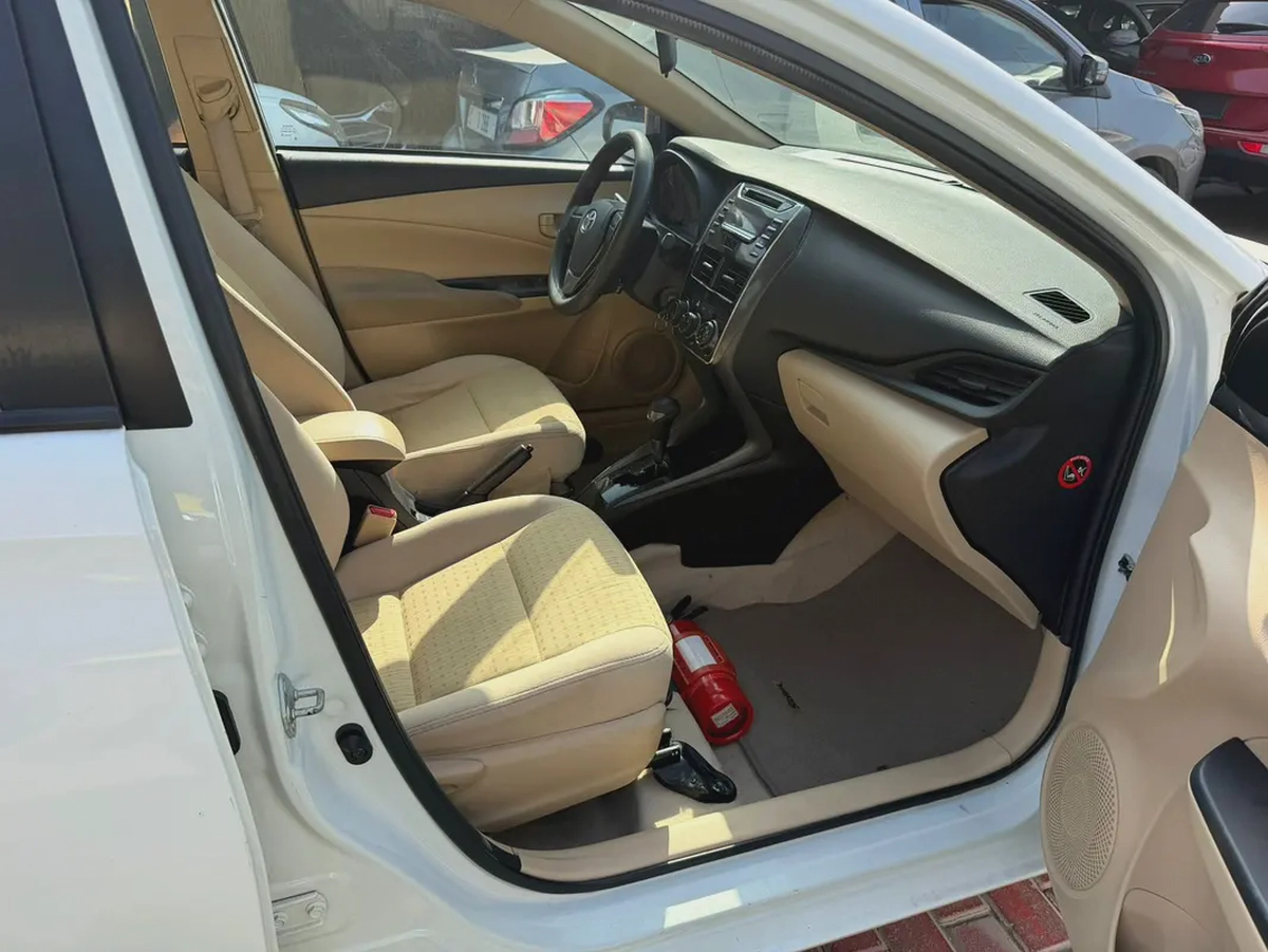 TOYOTA YARIS SEDAN KM IS NOT GENUINE-9-9