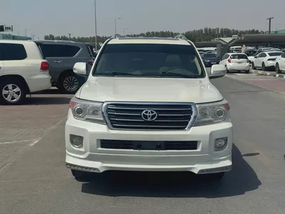 Toyita landcruiser 2013 fullopshin v8 white color GCC-0