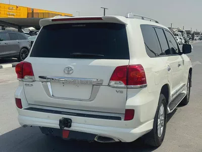 Toyita landcruiser 2013 fullopshin v8 white color GCC-7