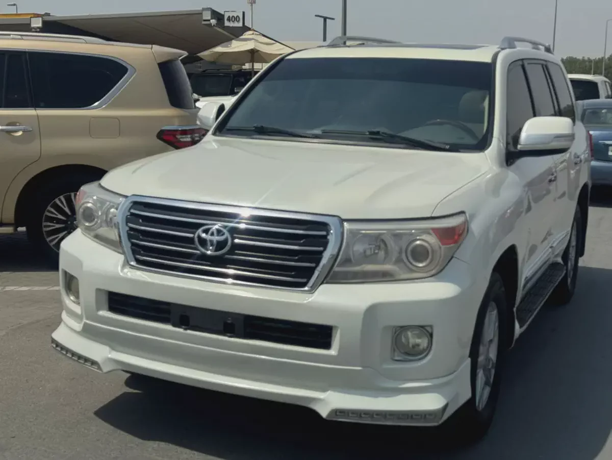 Toyita landcruiser 2013 fullopshin v8 white color GCC-2-2