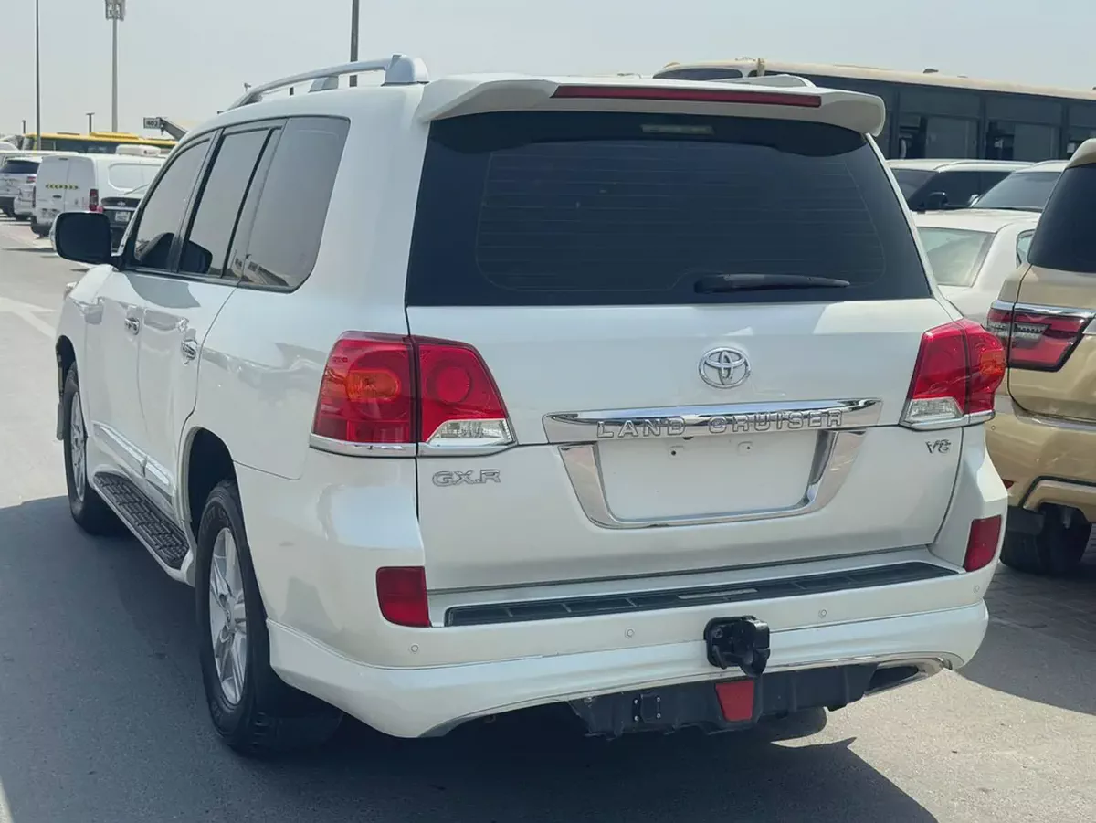 Toyita landcruiser 2013 fullopshin v8 white color GCC-4-4