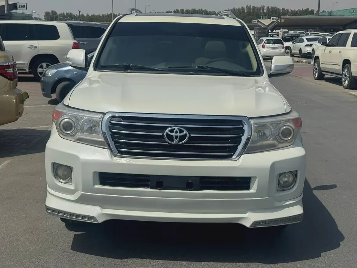 Toyita landcruiser 2013 fullopshin v8 white color GCC-5-5