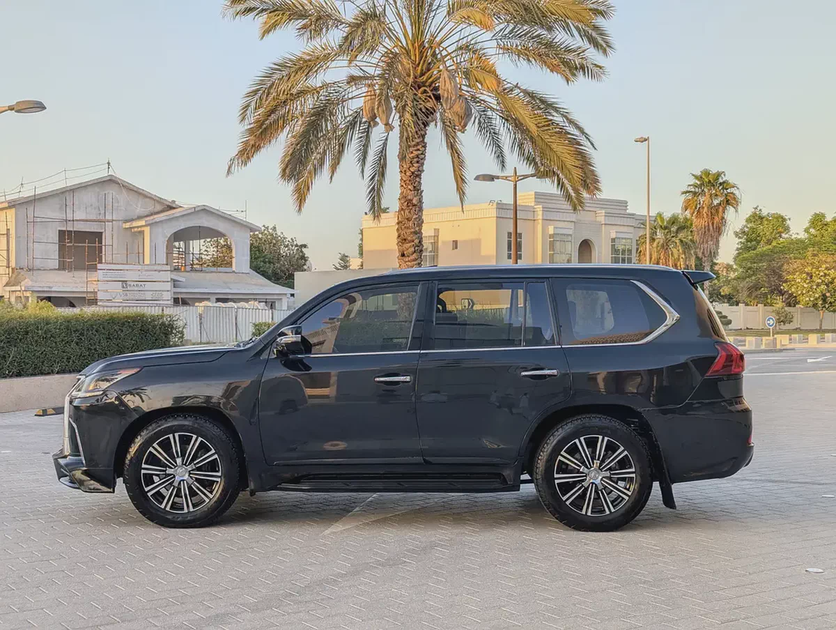 Lexus LX 570 Base 2018 | GCC Specs | Pristine Condition-4-4