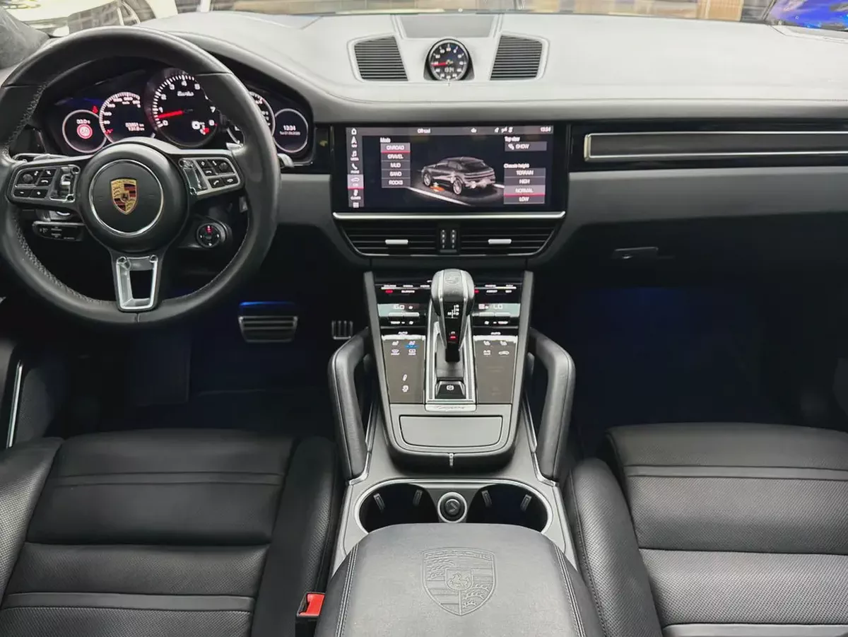 Porsche Cayenne Turbo 2020 under warranty-11-11