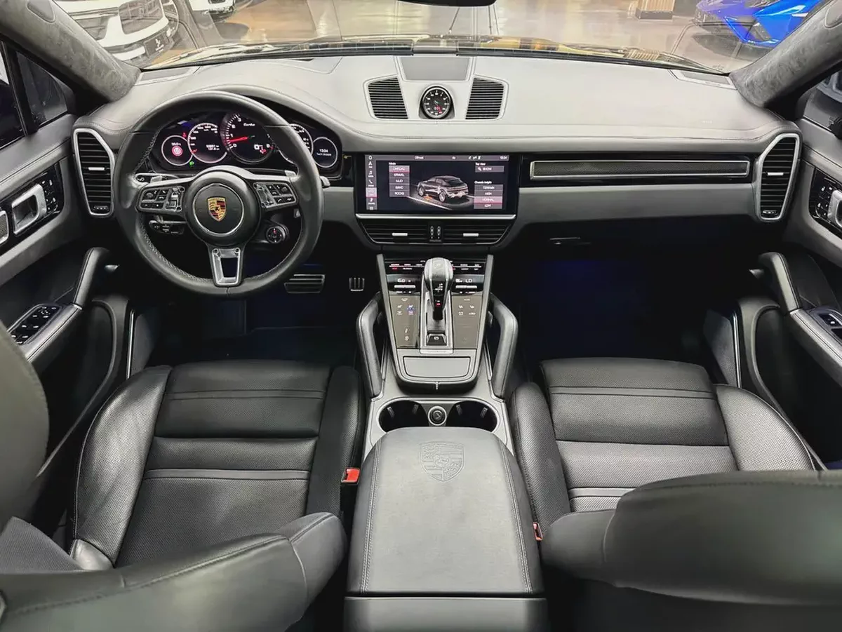 Porsche Cayenne Turbo 2020 under warranty-12-12
