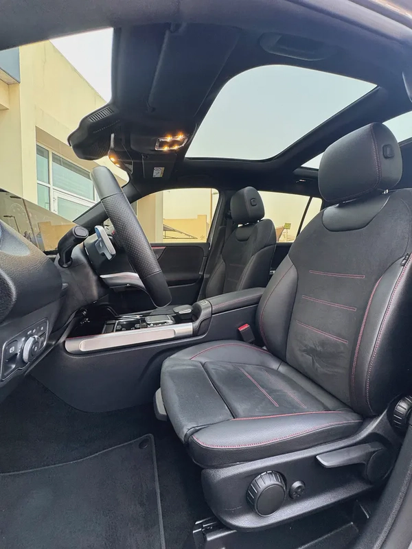 Mercedes Benz GLB250 4MATIC AMG 2022 fully loaded