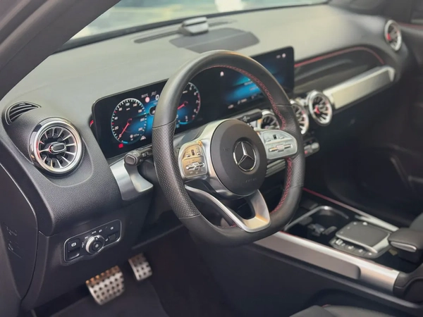 Mercedes Benz GLB250 4MATIC AMG 2022 fully loaded