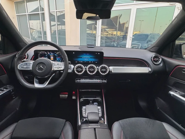 Mercedes Benz GLB250 4MATIC AMG 2022 fully loaded