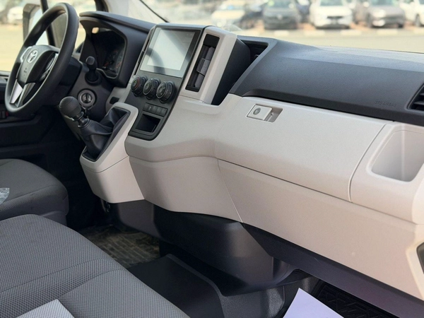 Toyota Hiace  3.5L Cargo manual 2026