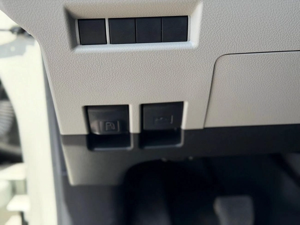 Toyota Hiace  3.5L Cargo manual 2026