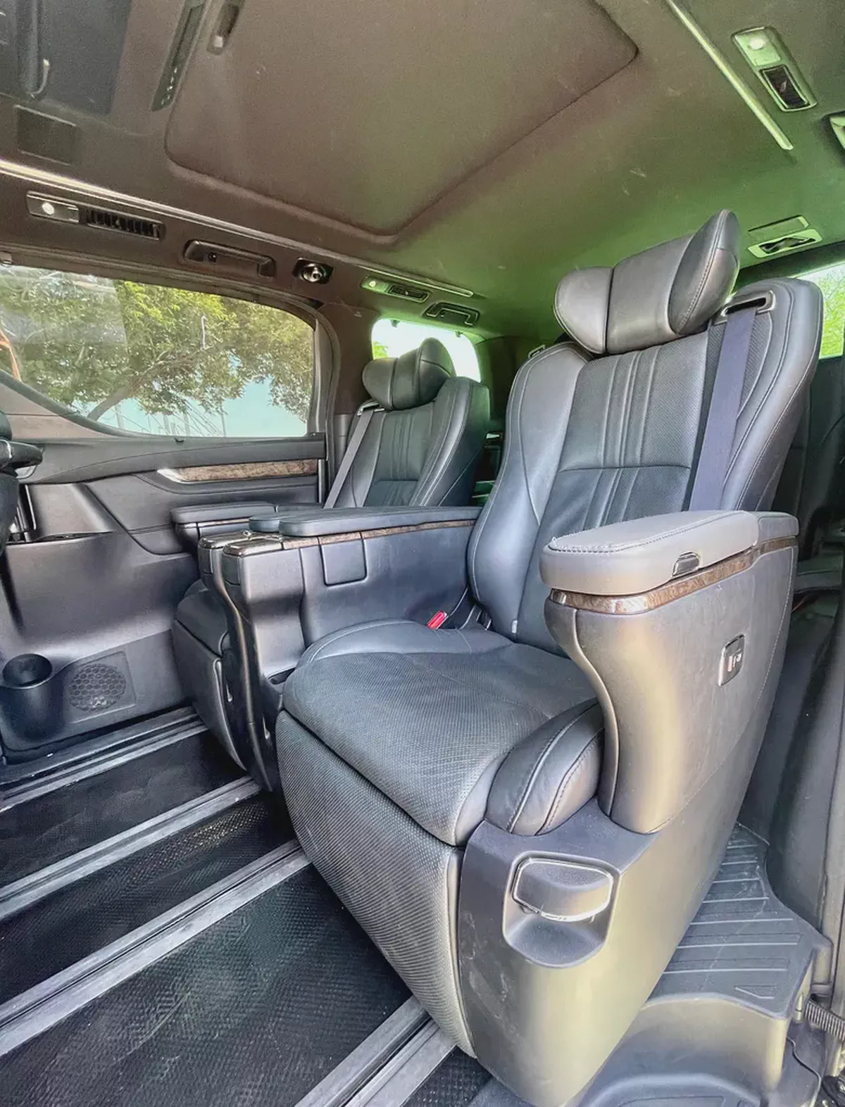 2020 Toyota Alphard EXECUTIVE LOUNGE - Japanese Specs-14-14