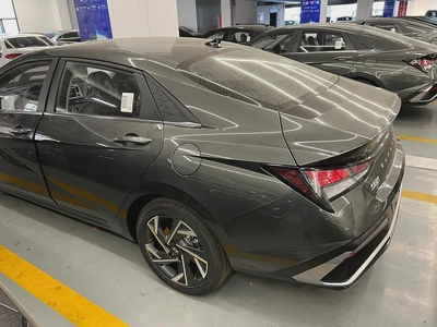 Hyundai Elantra GLX ELITE---Electric Seat----Sunroof--Available in Dubai-2