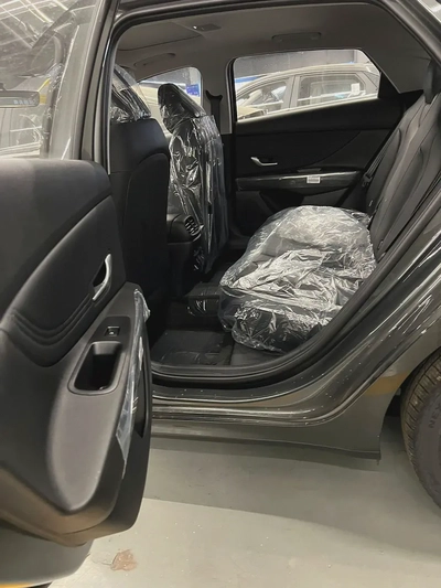 Hyundai Elantra GLX ELITE---Electric Seat----Sunroof--Available in Dubai-9