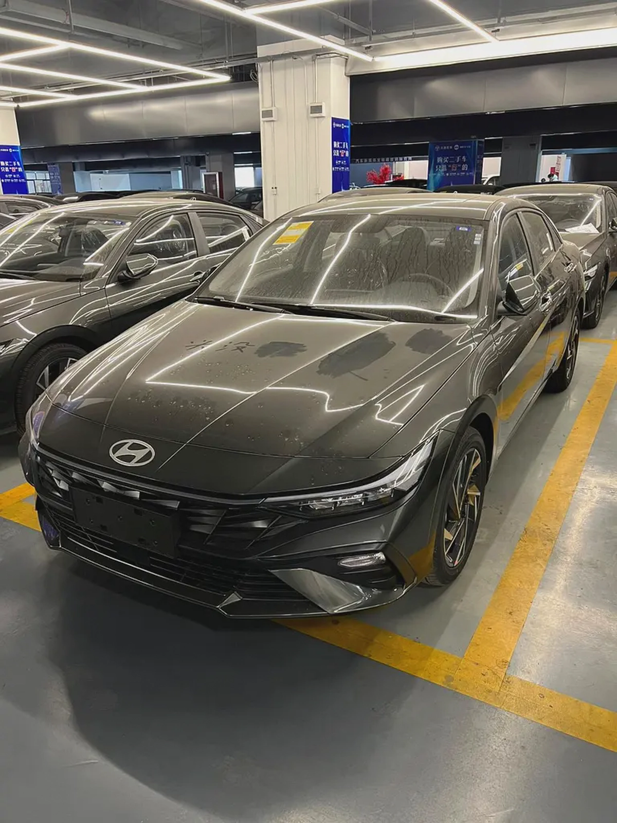 Hyundai Elantra GLX ELITE---Electric Seat----Sunroof--Available in Dubai-1-1