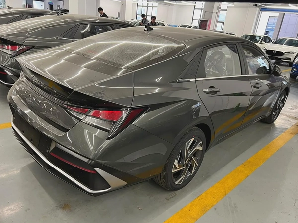 Hyundai Elantra GLX ELITE---Electric Seat----Sunroof--Available in Dubai