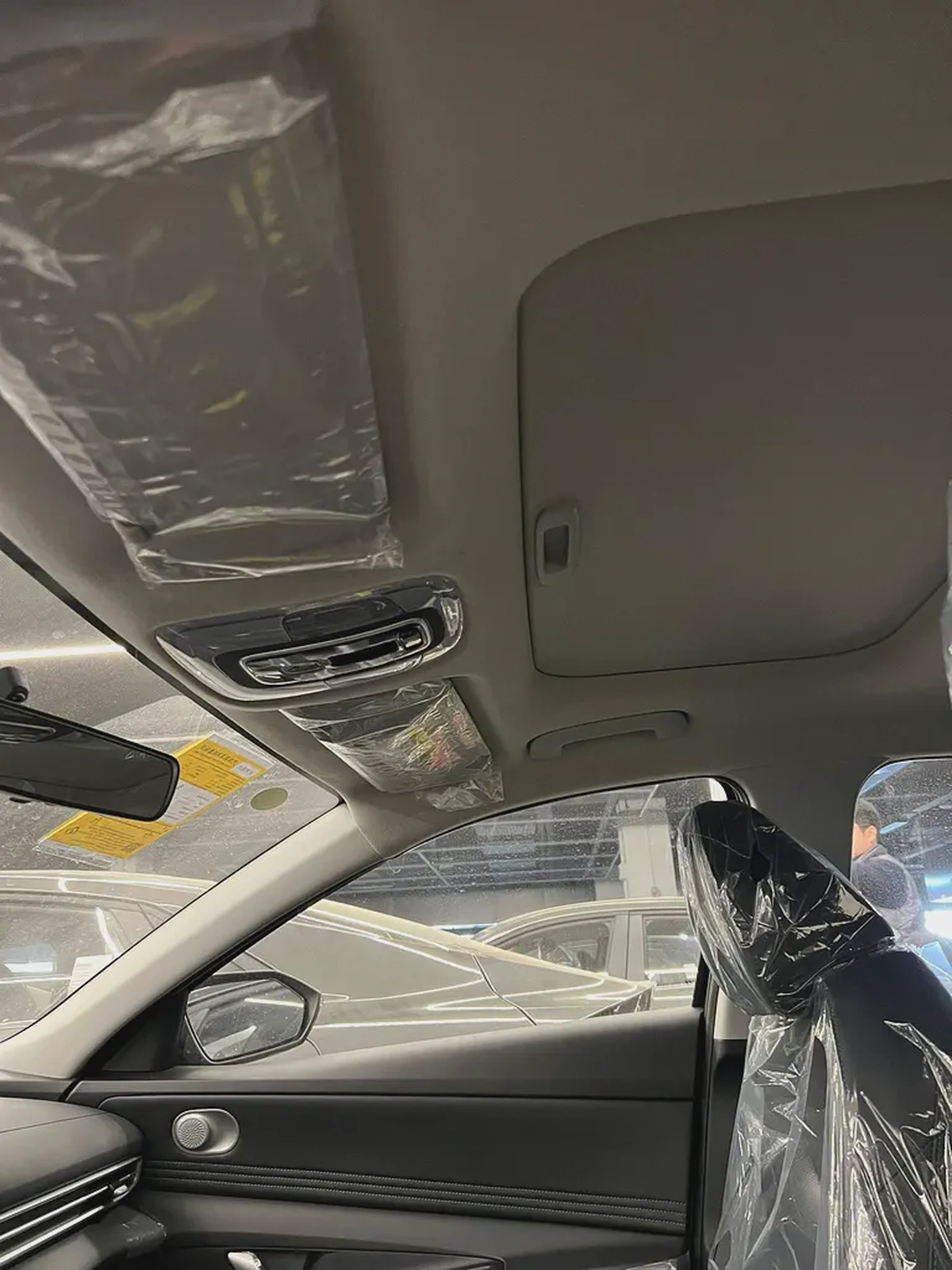 Hyundai Elantra GLX ELITE---Electric Seat----Sunroof--Available in Dubai-4-4