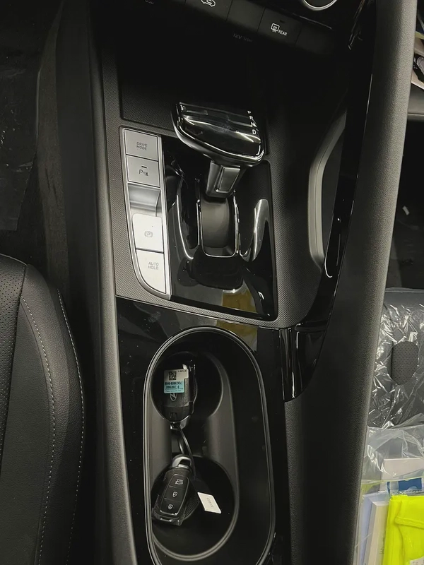 Hyundai Elantra GLX ELITE---Electric Seat----Sunroof--Available in Dubai