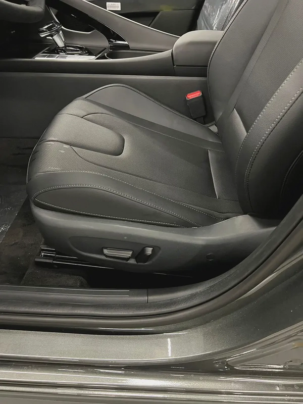 Hyundai Elantra GLX ELITE---Electric Seat----Sunroof--Available in Dubai