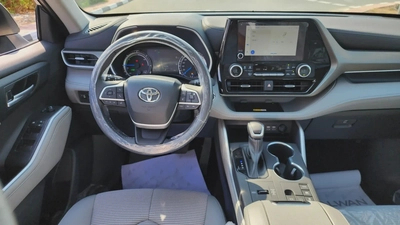 2023 Toyota Highlander GLE Hybrid (Grey)-10