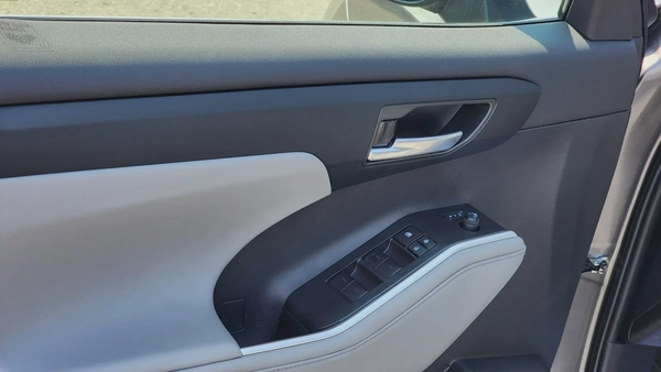2023 Toyota Highlander GLE Hybrid (Grey)