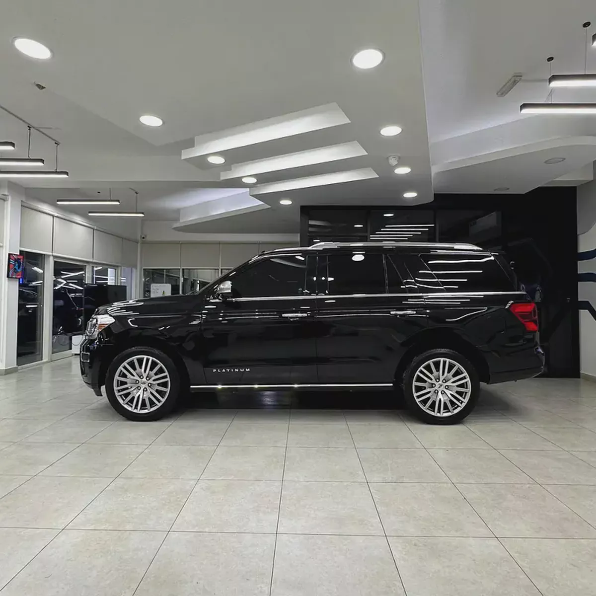 2023 Ford Expedition Platinum-2-2