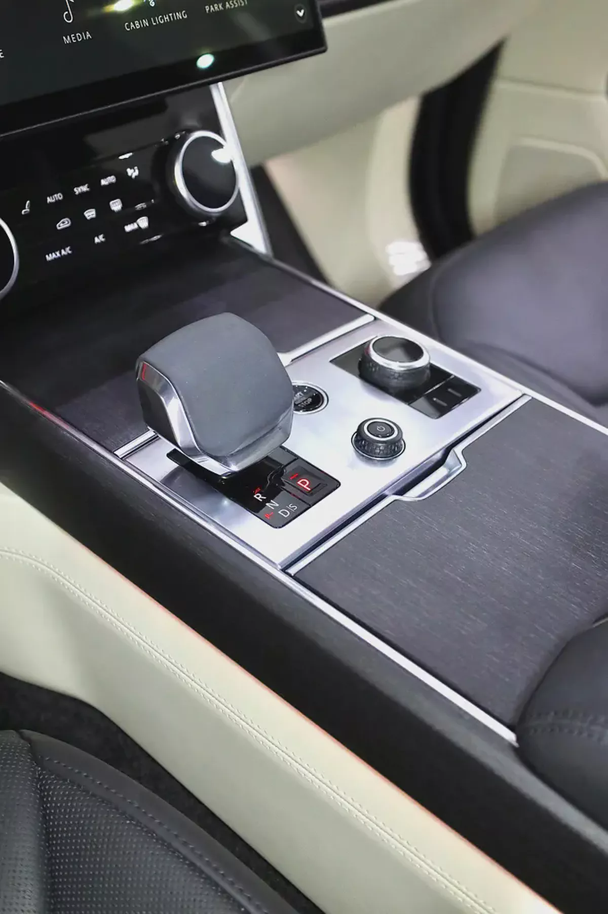 2022 Land Rover Range Rover Vogue SE Canadian Specs-14-14