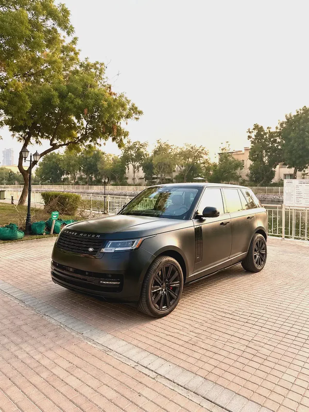 2022 Land Rover Range Rover Vogue SE Canadian Specs