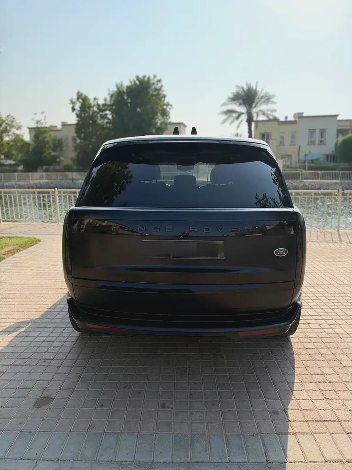 2022 Land Rover Range Rover Vogue SE Canadian Specs-2-2