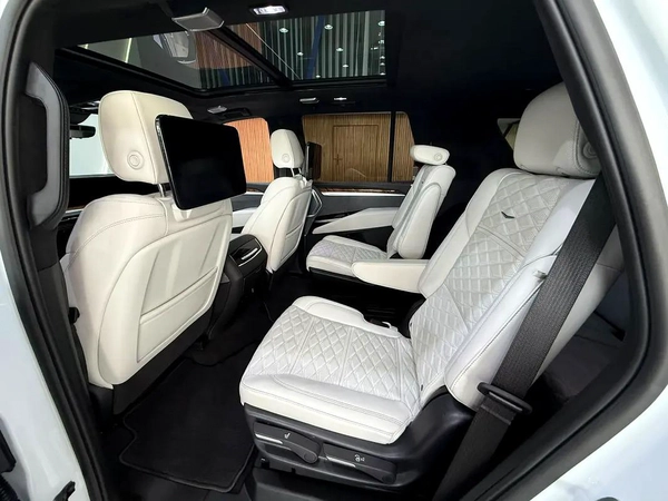 2026 - Cadillac Escalade Sport Platinum - V8 Prestige Condition