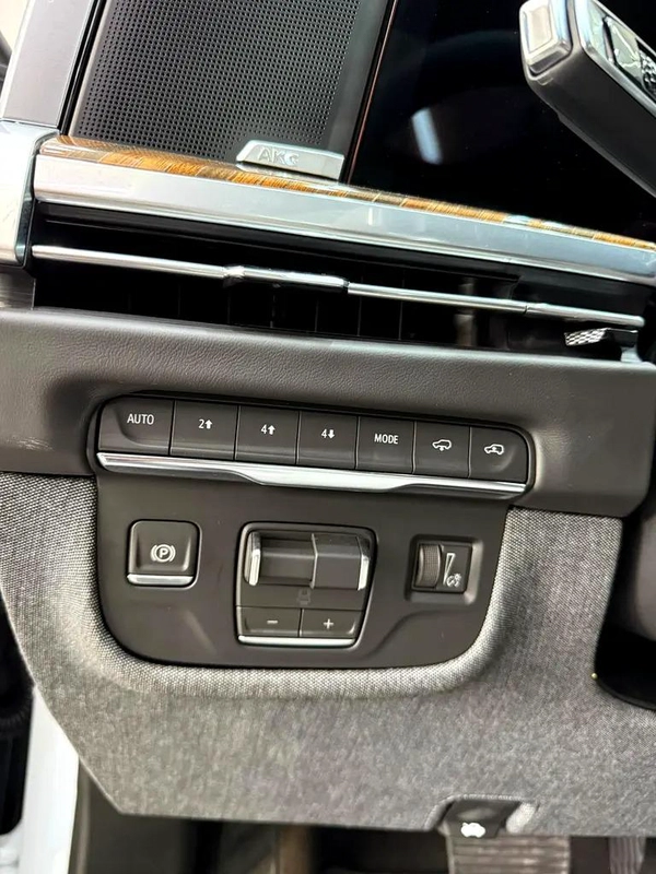 2026 - Cadillac Escalade Sport Platinum - V8 Prestige Condition