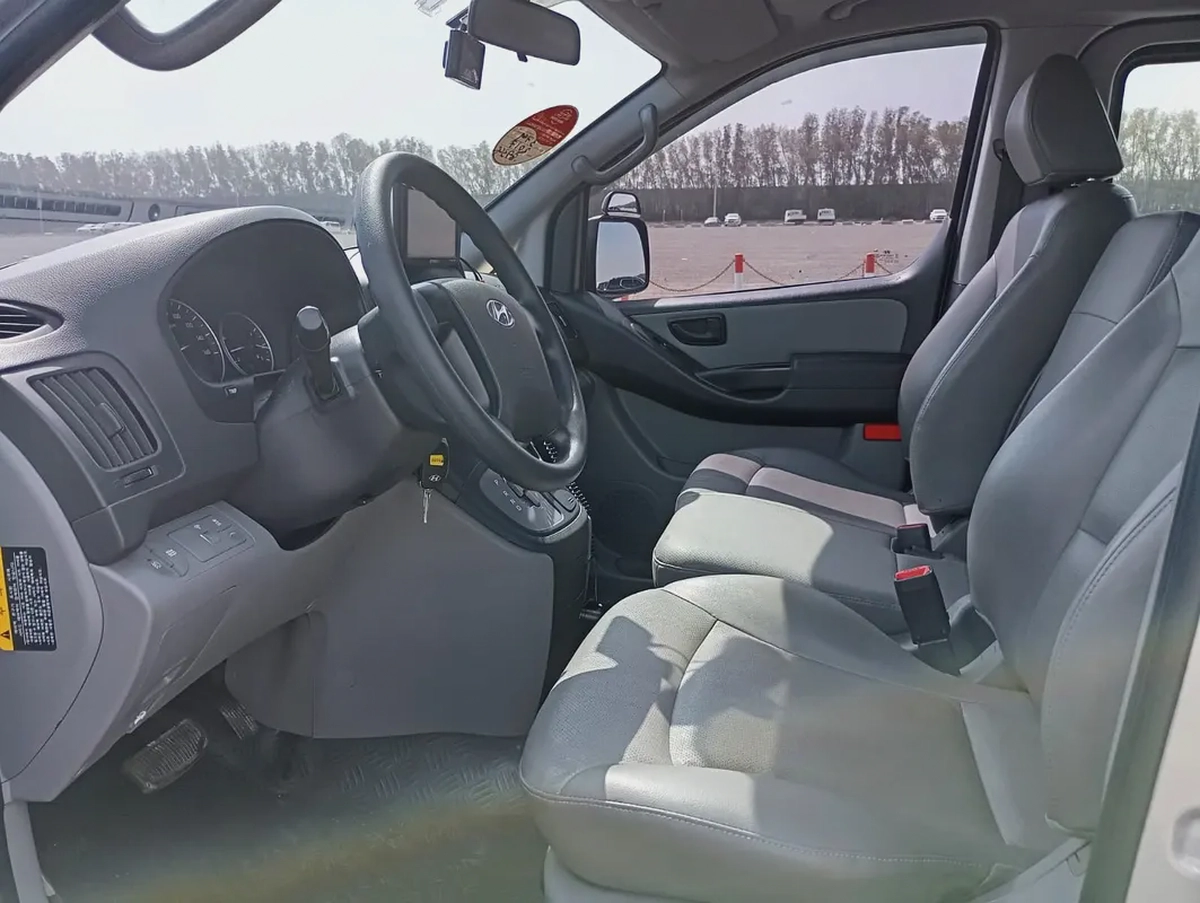 Hyundai H1 GLS 2017 - Korean Specs - Perfect for Family or Business-6-6