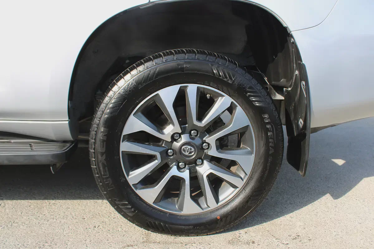 Toyota Prado GXR 2023 GCC orginal paint-10-10