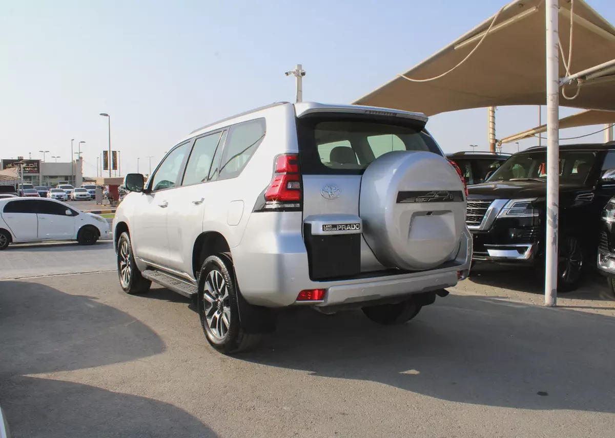 Toyota Prado GXR 2023 GCC orginal paint-3-3
