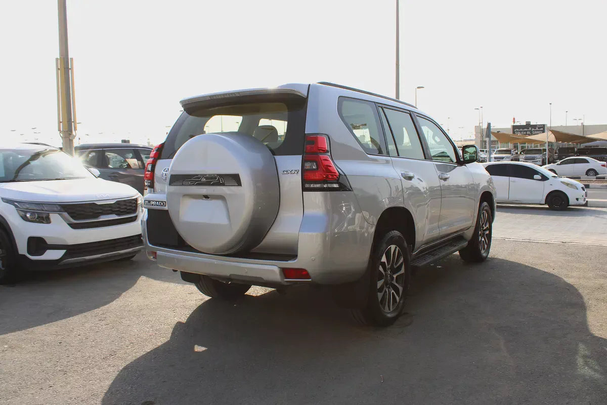 Toyota Prado GXR 2023 GCC orginal paint-5-5