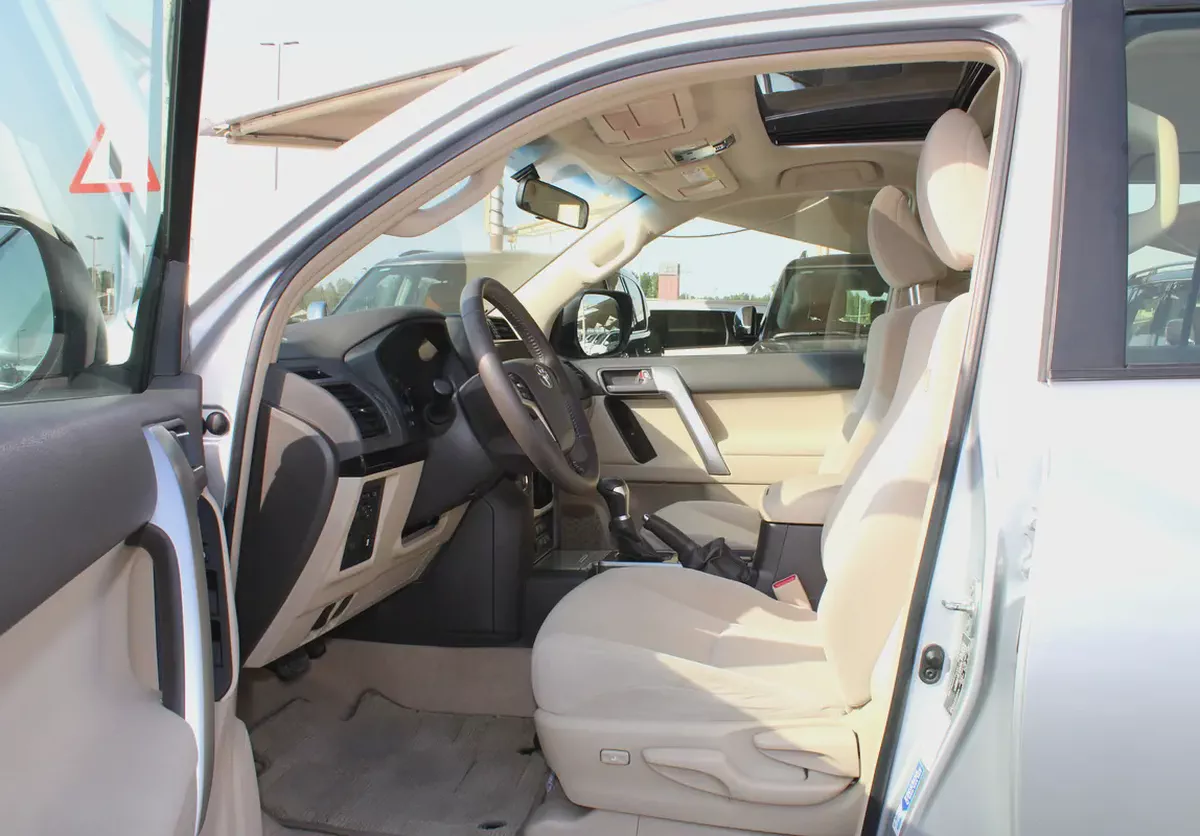 Toyota Prado GXR 2023 GCC orginal paint-7-7