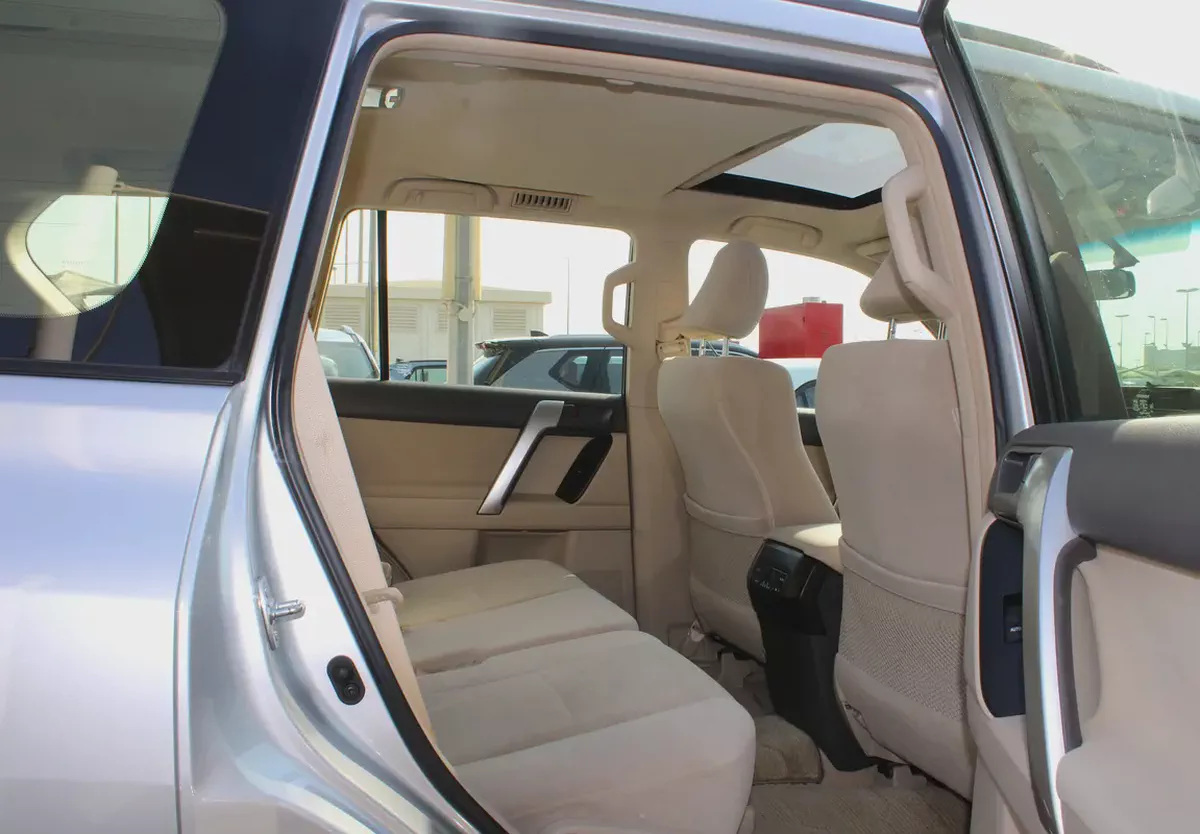 Toyota Prado GXR 2023 GCC orginal paint-8-8