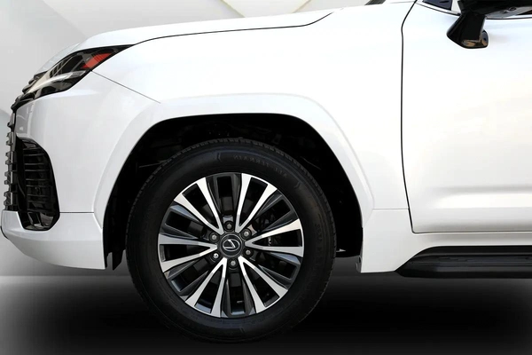 LEXUS LX 600 - 2024 - GCC - AL FUTTAIM WARRANTY TILL 2028 - FULL SERVICE HISTROY - FULLY LOADED